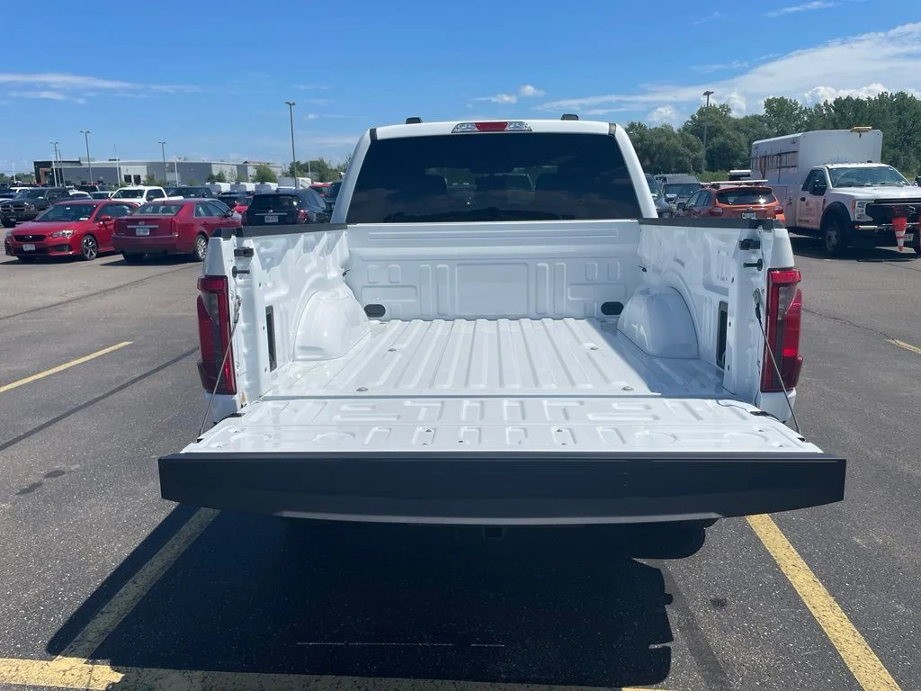 Used 2026 Oxford White Ford XLT image 9