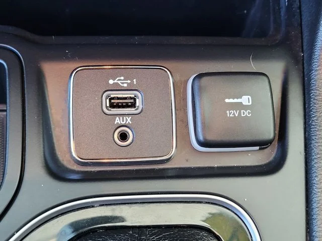 Used 2019 Blue Jeep Limited image 12