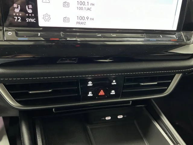 2024 Volkswagen Atlas SE w/Tech - Photo 17