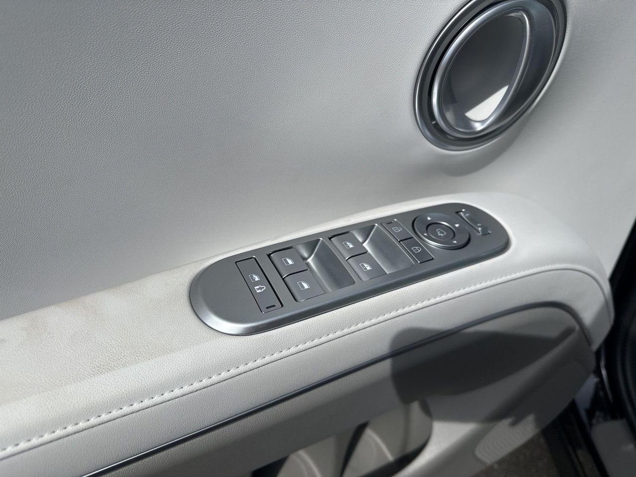 New 2026 Black Hyundai SEL Premium 7P image 16