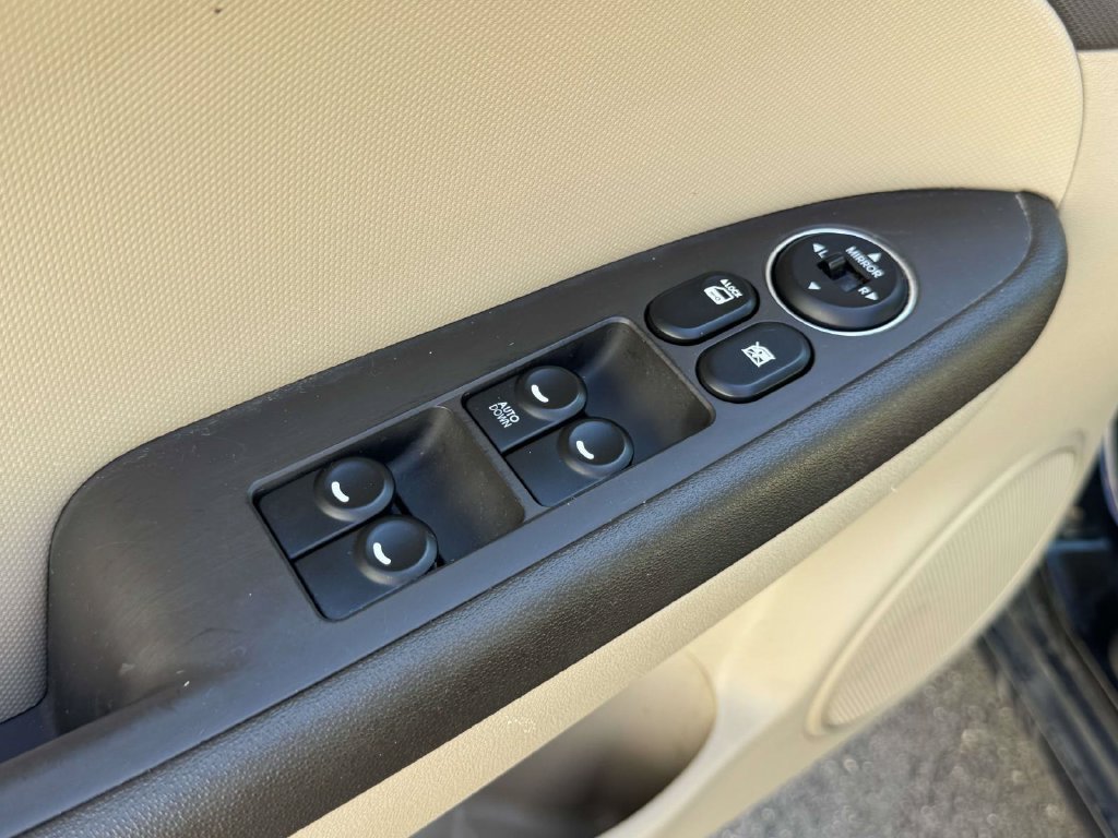 Used 2012 Black Hyundai GLS image 18
