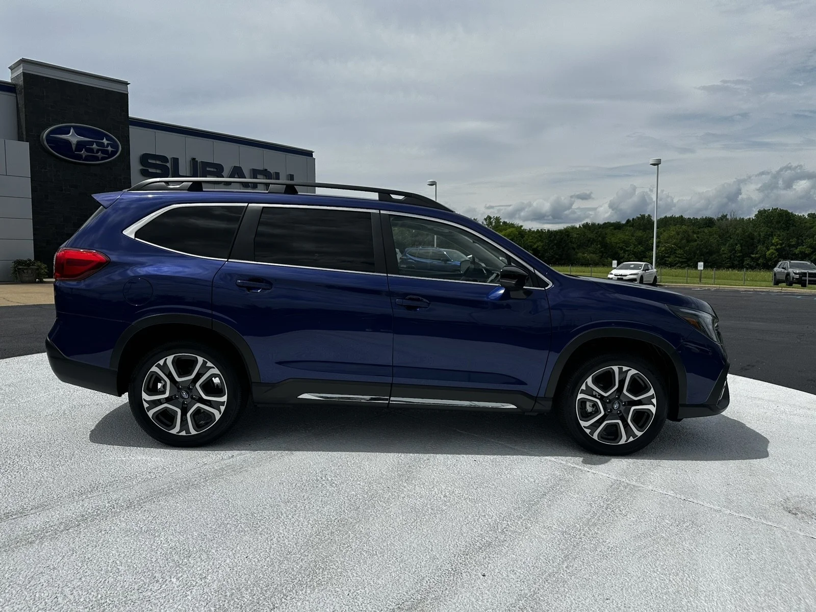 New 2026 SAPPHIRE BLUE PEARL Subaru Limited 7-Passenger image 8