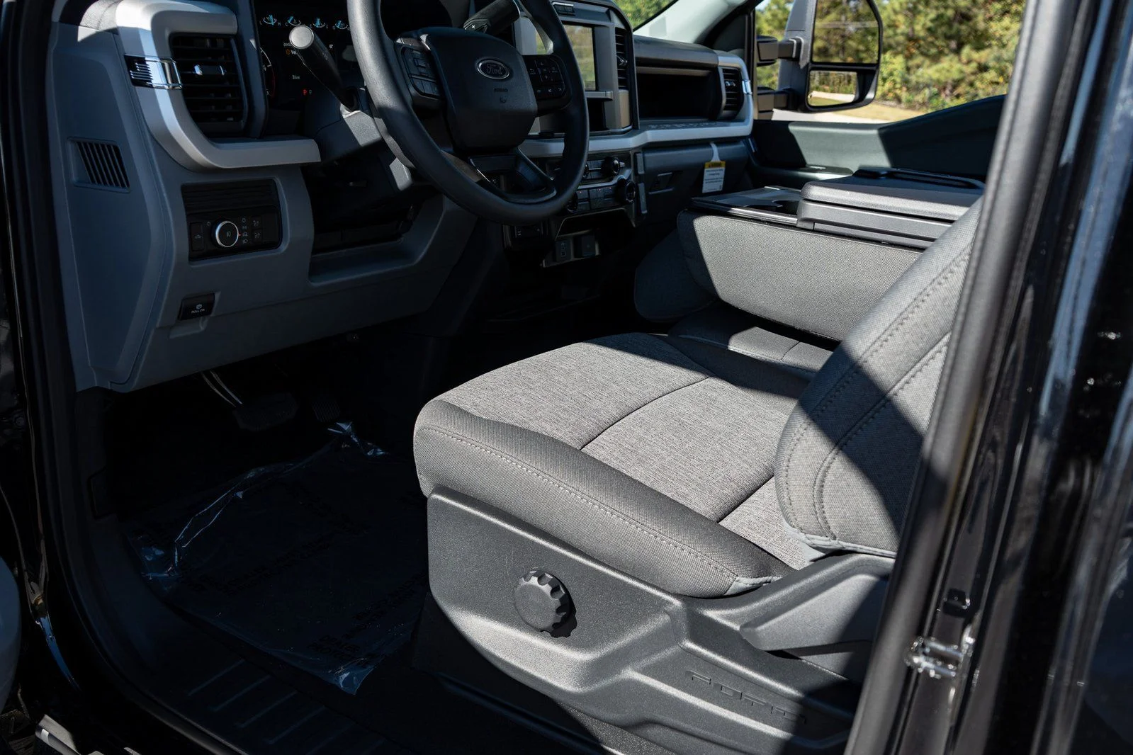 New 2026 Agate Black Metallic Ford F-250® XL image 17