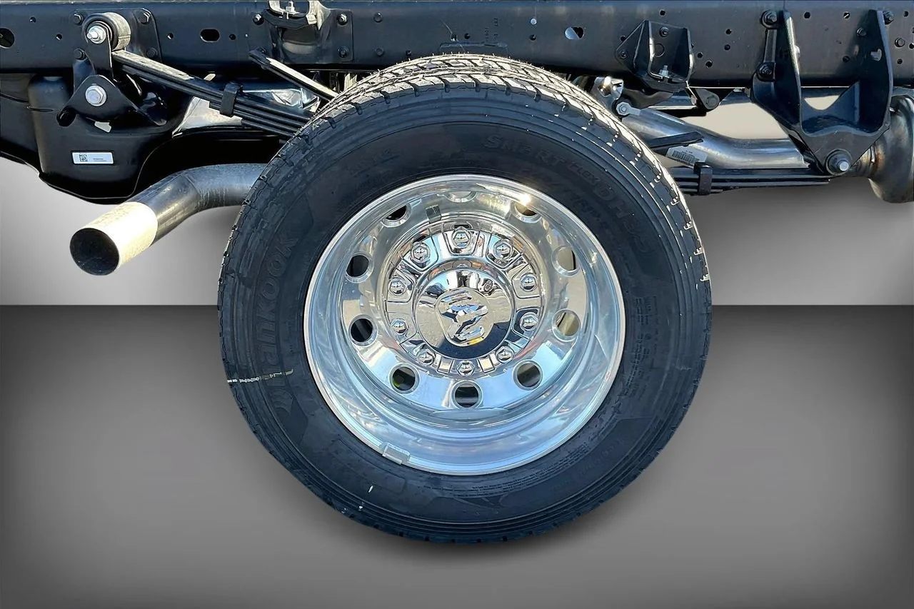 New 2026 Bright White Clear-Coat Exterior Paint RAM Tradesman image 29