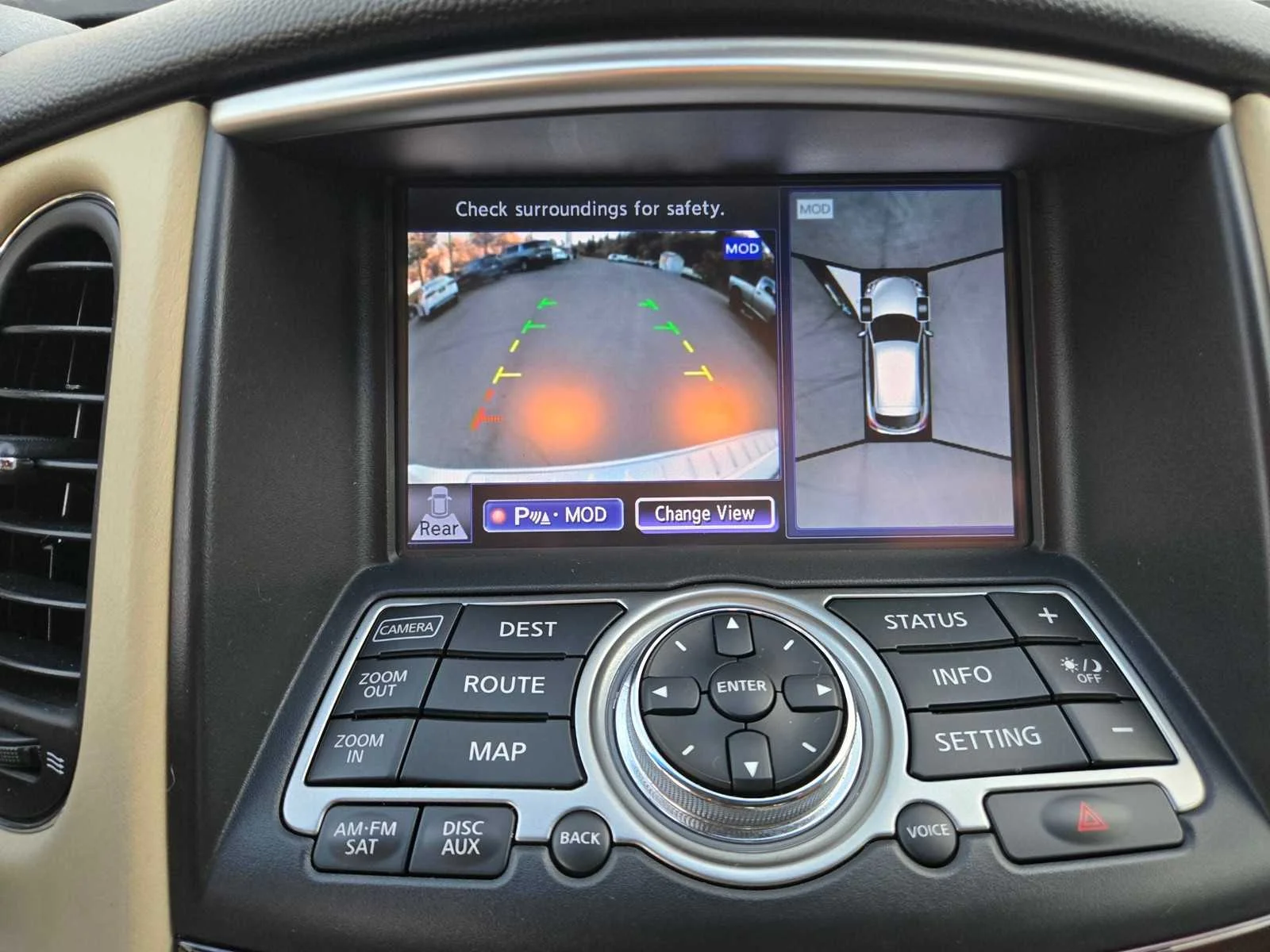Used 2016  INFINITI  image 12