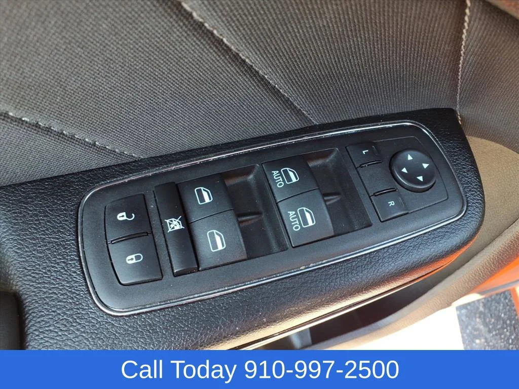 Used 2023 Orange Dodge SXT image 17
