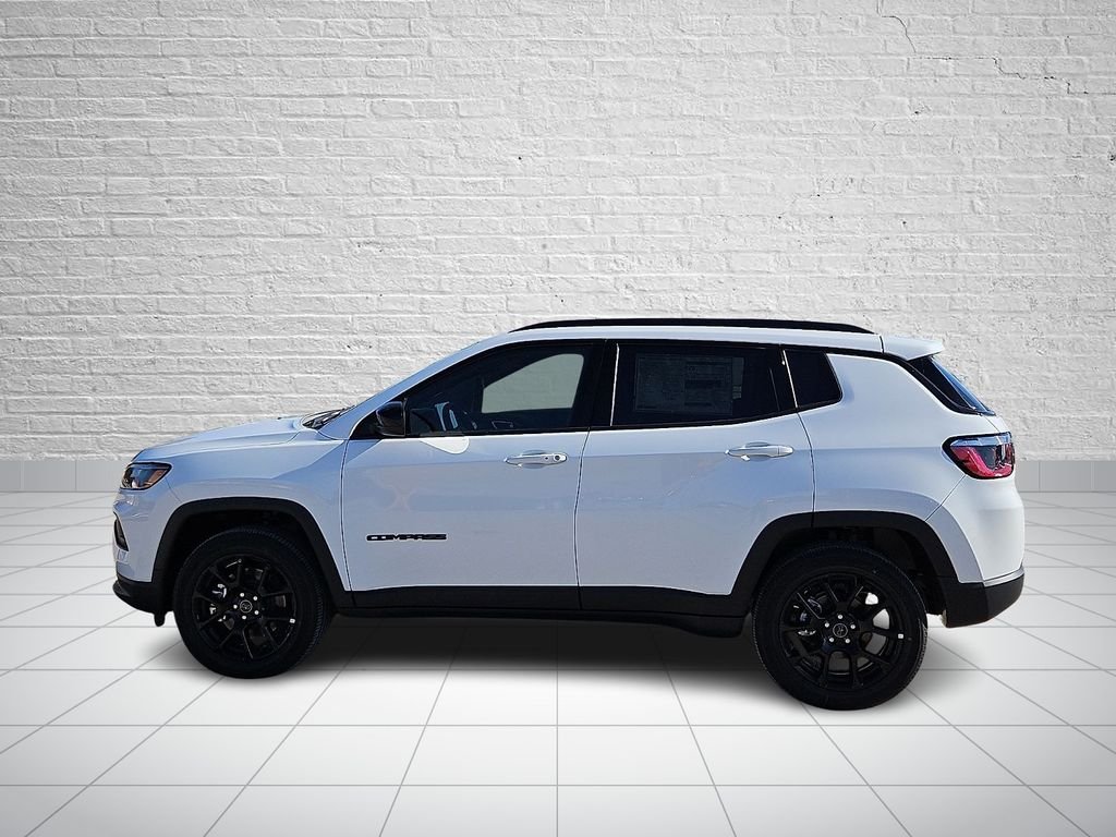 New 2026 Bright White Clearcoat Jeep Latitude image 2