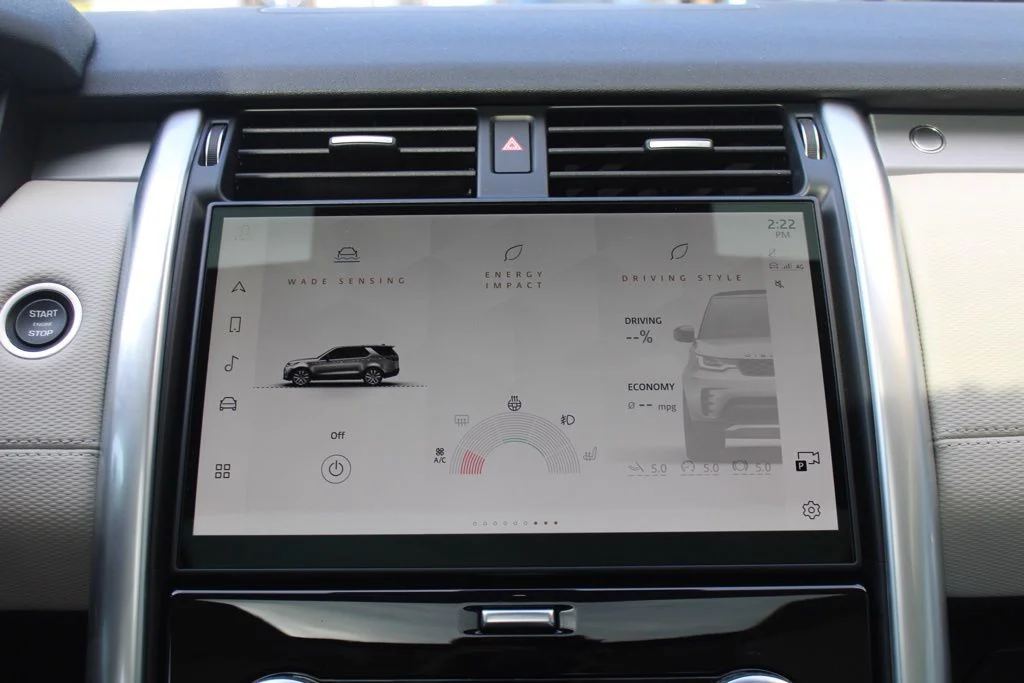 Certified Used 2025  Land Rover Dynamic SE image 25