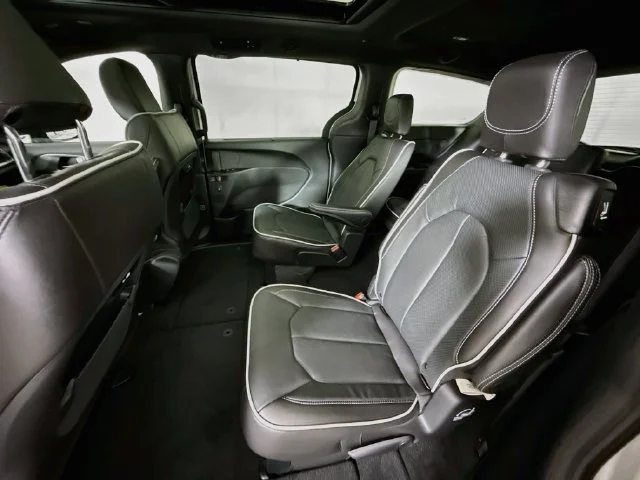 New 2027 White/off-white Chrysler Limited image 25