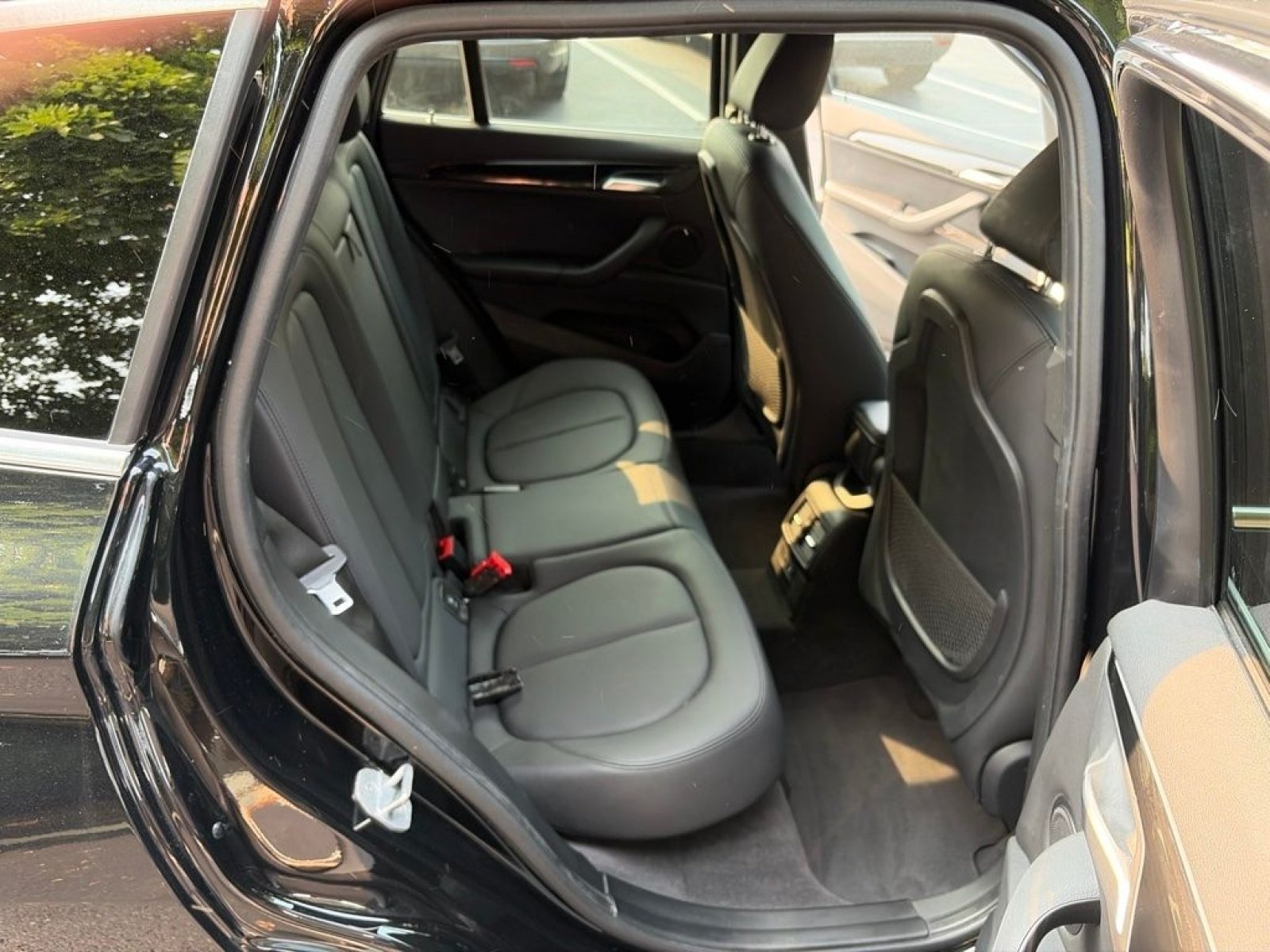 Used 2018 Jet Black BMW xDrive28i image 22