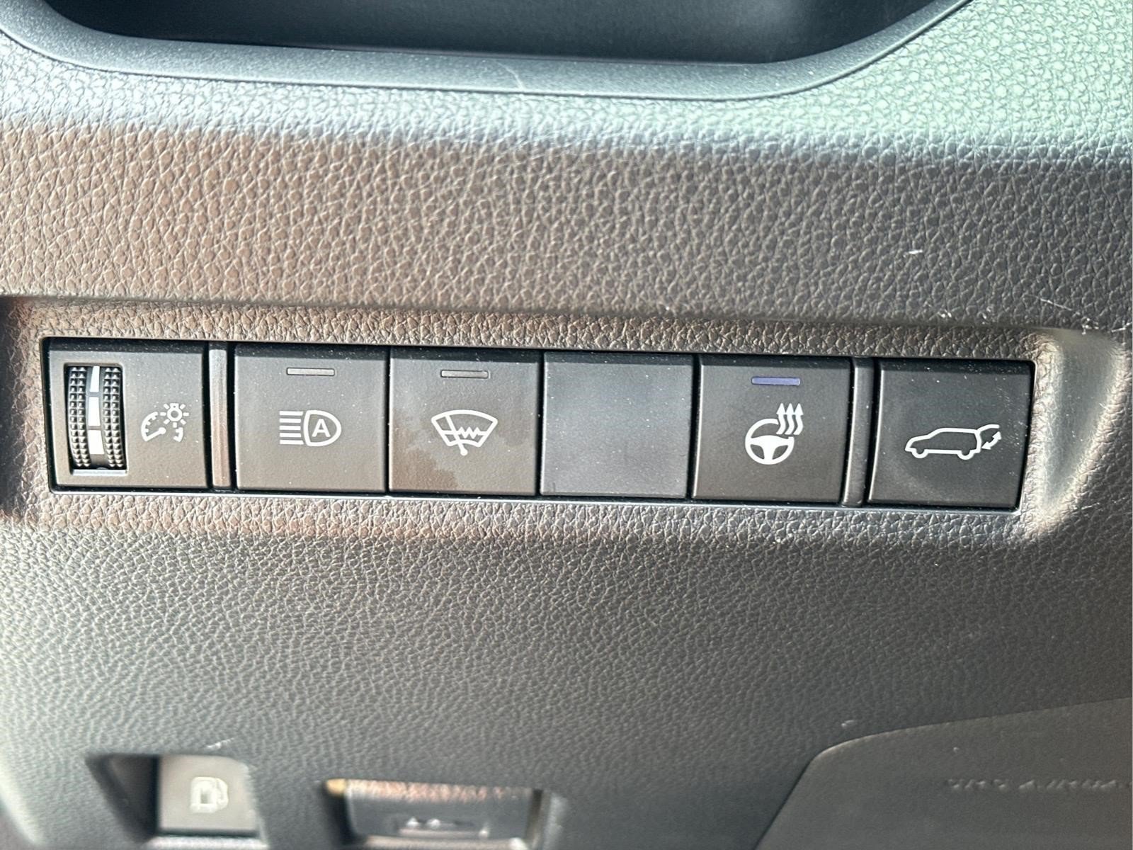 Used 2019 Blizzard Pearl Toyota Hybrid XSE image 22