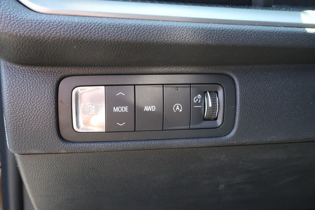 Used 2026 Mosaic Black Metallic Chevrolet LT image 14