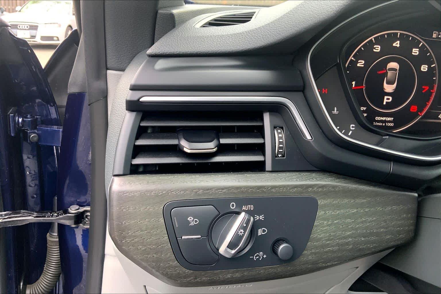 Used 2019 Navarra Blue Metallic/Black Roof Audi Premium Plus image 36