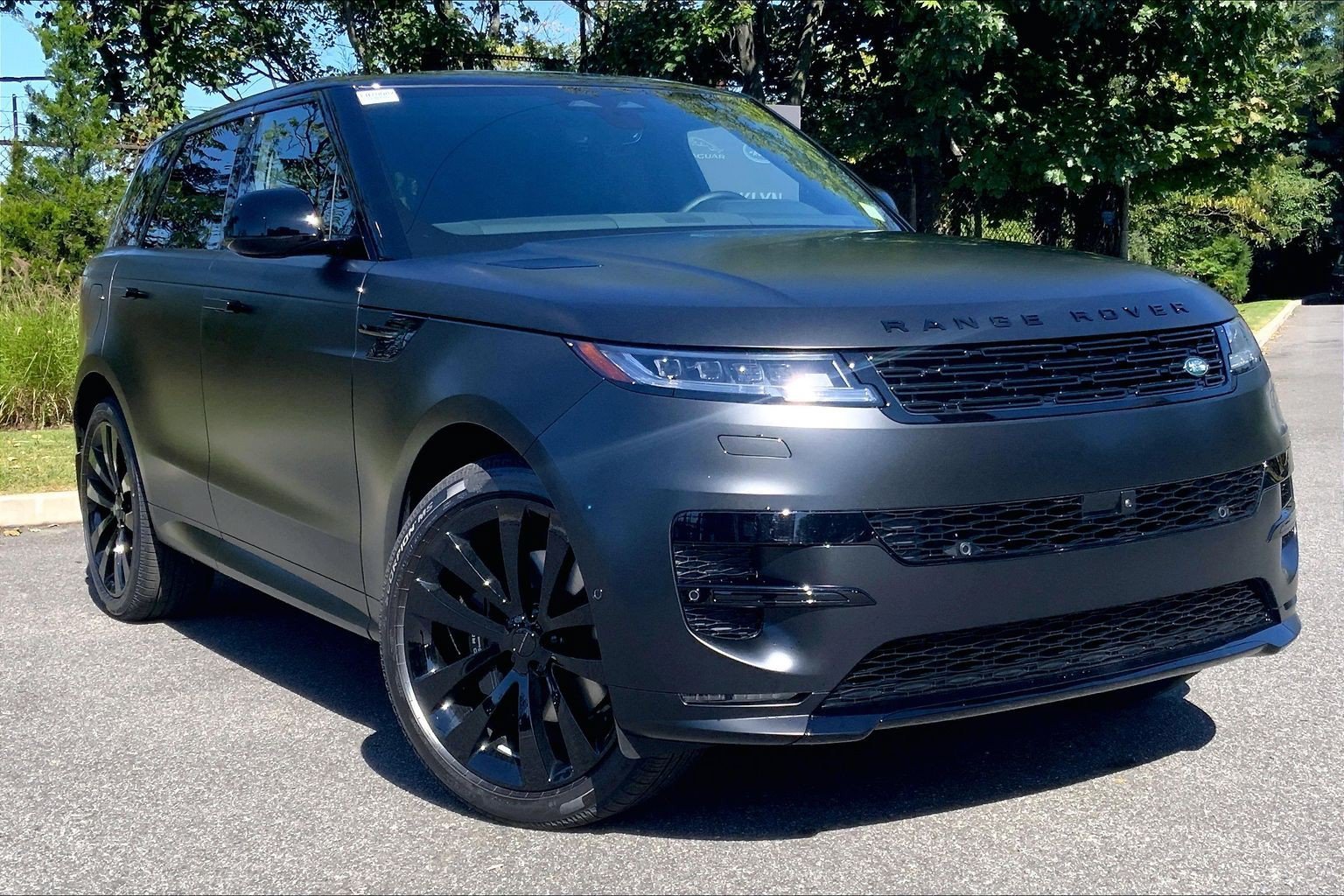 New 2027 Santorini Black Land Rover Dynamic SE image 2