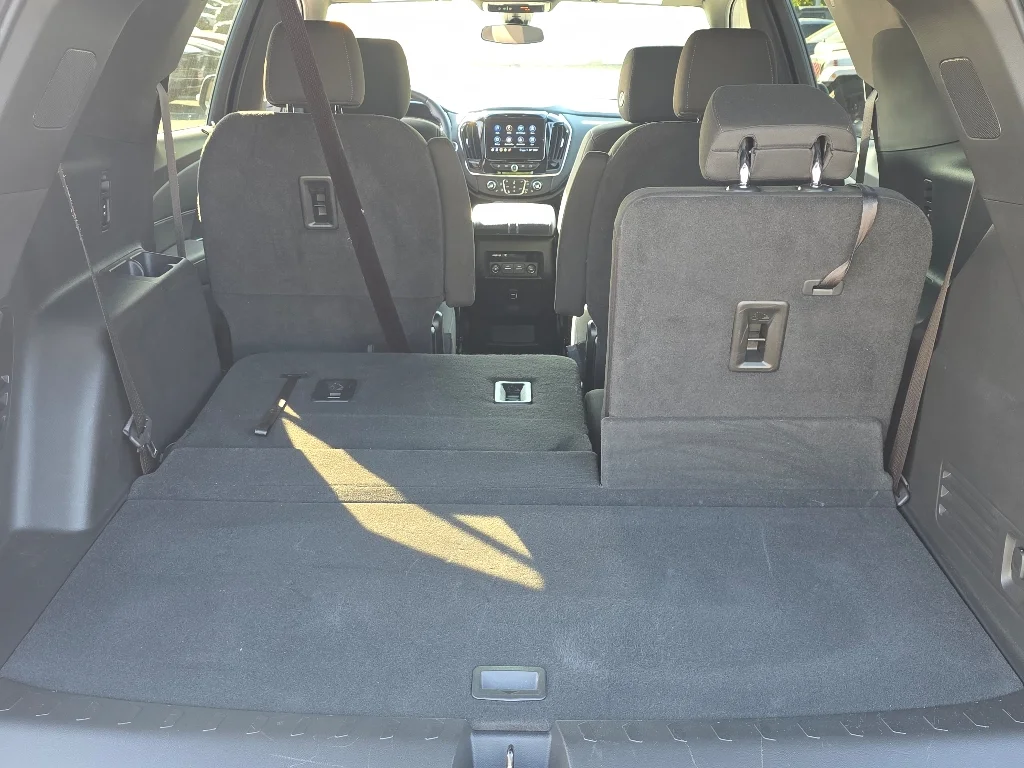 Used 2023 Summit White Chevrolet LT image 4