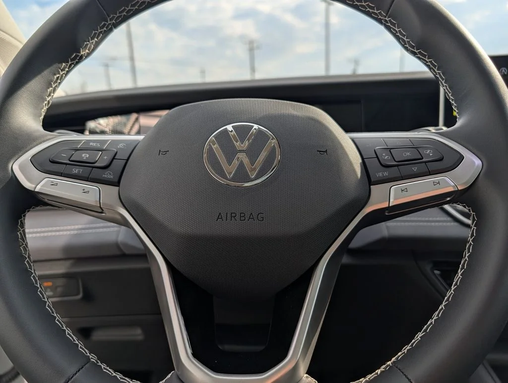 New 2026 White/off-white Volkswagen 2.0T SE image 19