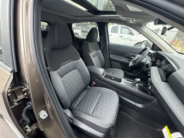 Used 2025 Brown Nissan SV image 25