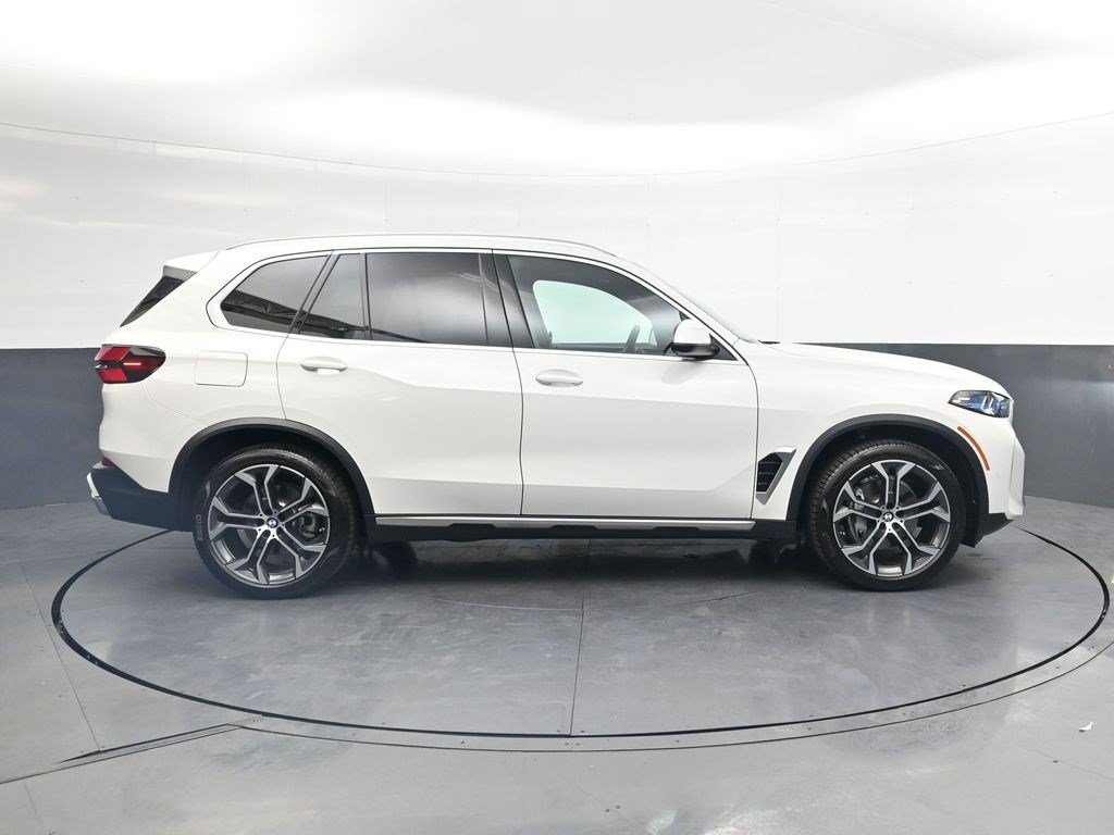 Used 2026 Alpine White BMW xDrive40i image 3