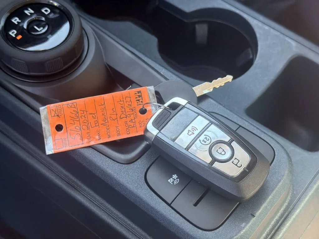 Used 2024  Ford Lariat image 33