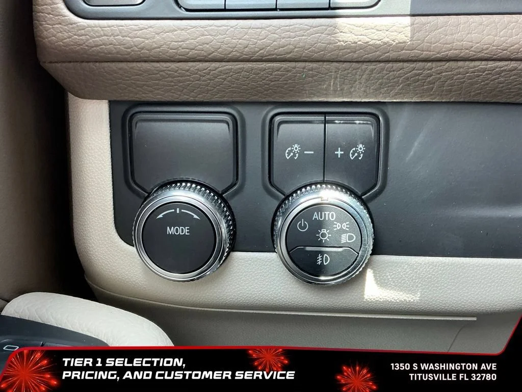 Used 2024 White Frost Tricoat GMC Denali image 38