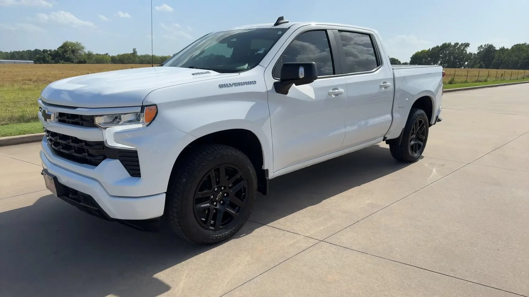 Used 2024 Summit White Chevrolet RST image 5