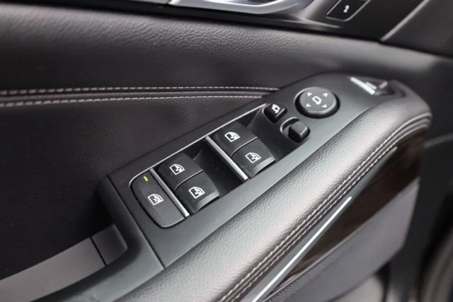 Used 2020 Black BMW xDrive40i image 23