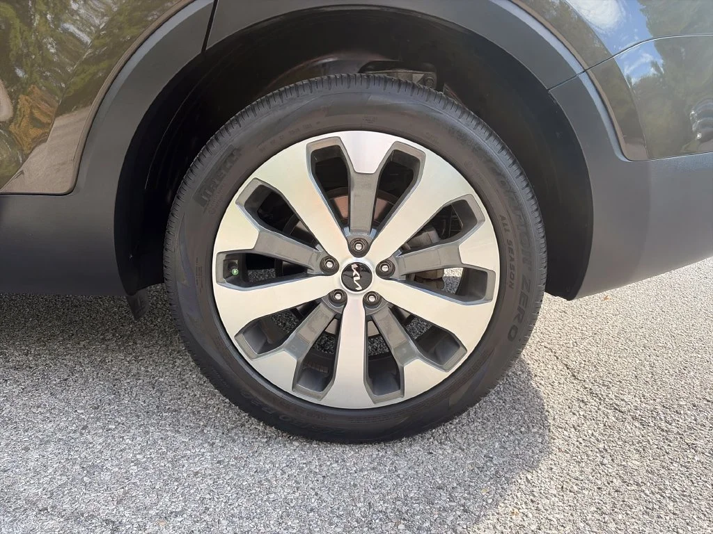 Used 2022 Moss Kia EX image 43