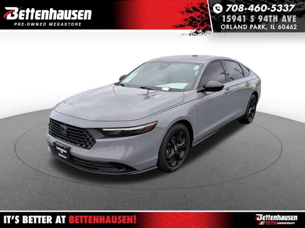 Used 2025 Gray Honda SE image 1