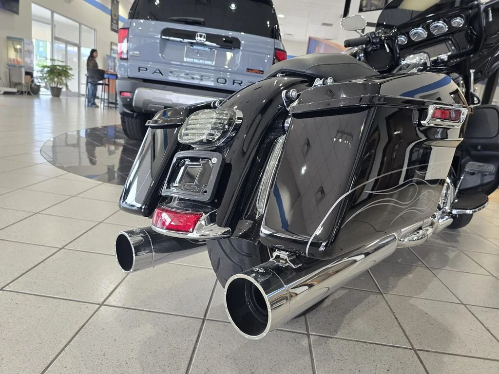 Used 2016 Crystal Black Pearl Harley-Davidson  image 10