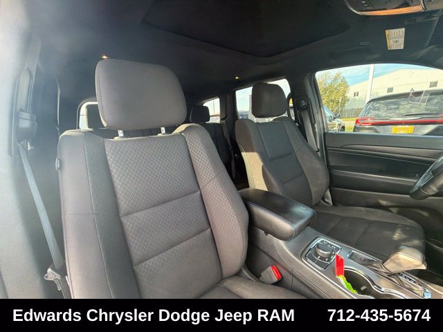 Used 2019 White Jeep Laredo image 38