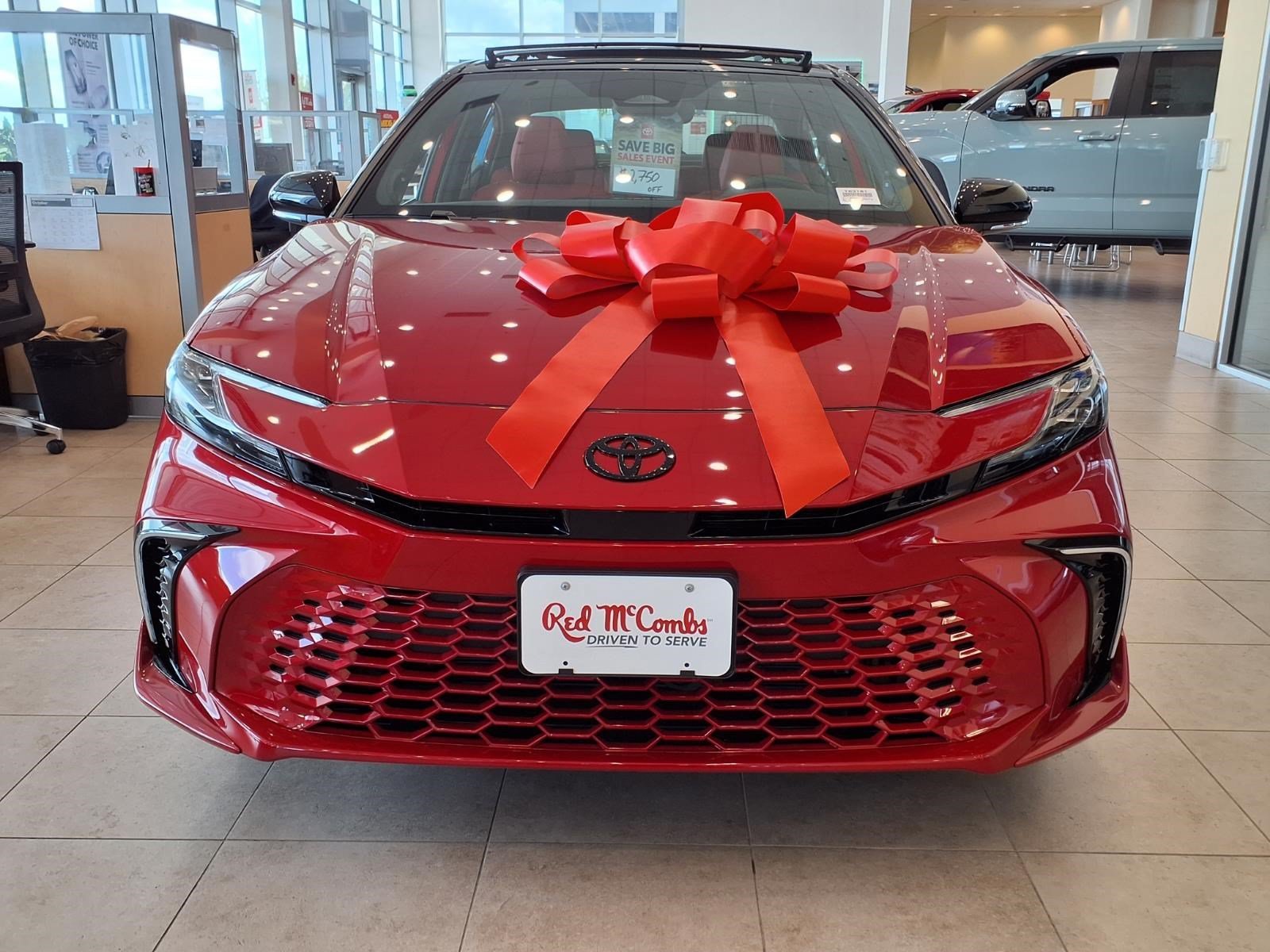New 2026 Supersonic Red with Midnight Black Metallic roof Toyota XSE image 2