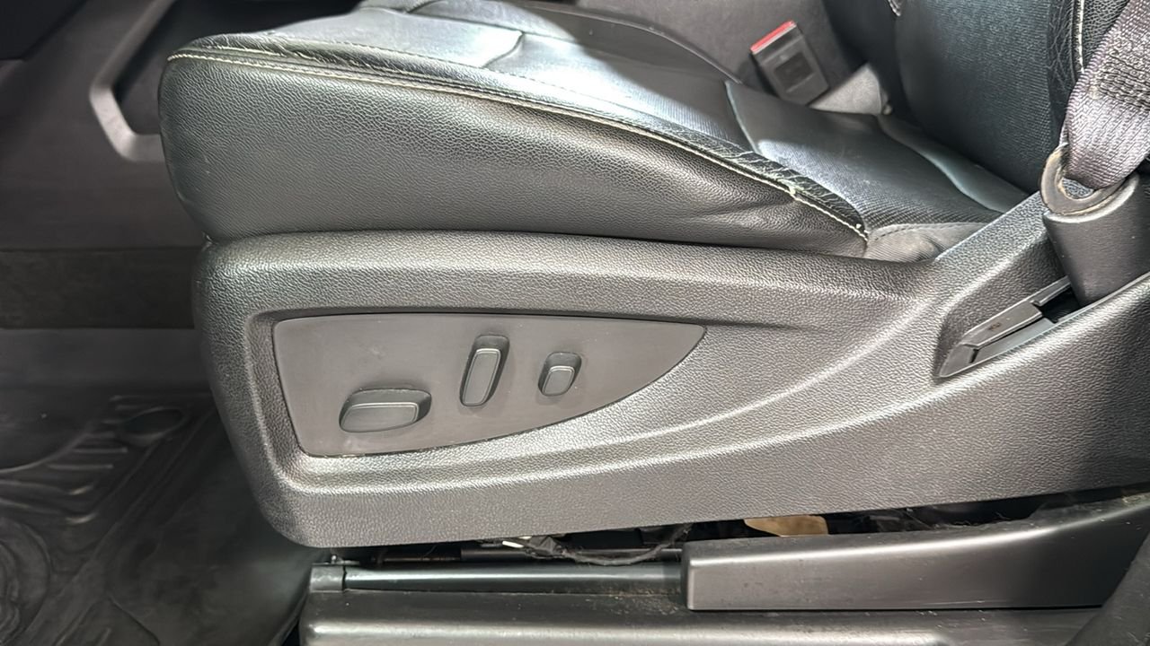 Used 2017 Black GMC SLT image 14