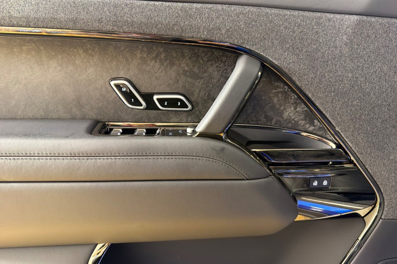 Used 2025 VELOCITY BLUE SV Land Rover Autobiography image 10