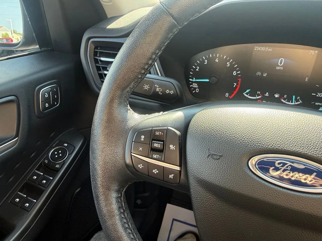 Used 2020 Green Metallic Ford SEL image 22