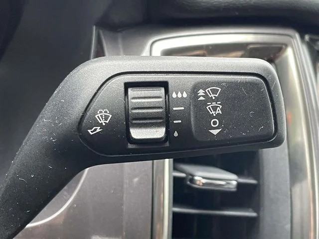 Used 2019 White Platinum Clearcoat Ford Lariat image 24