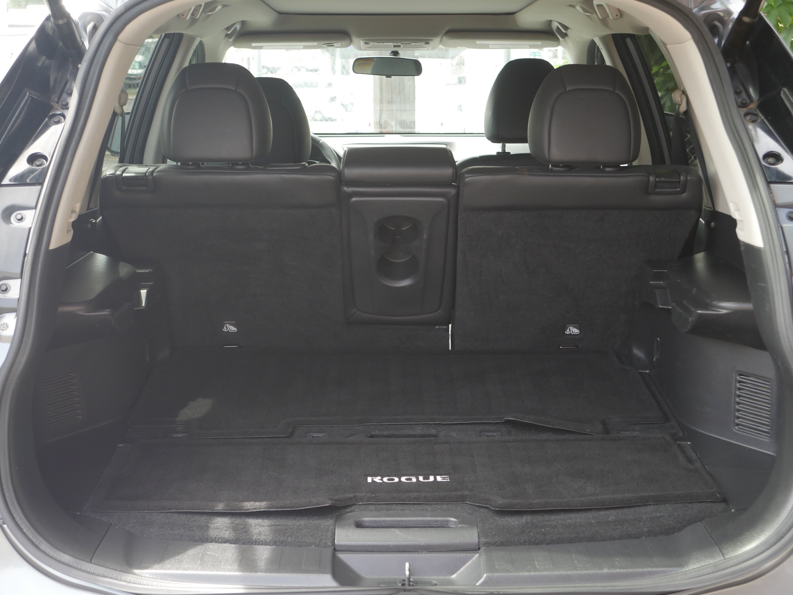 Used 2015 Gun Metallic Nissan SL image 20