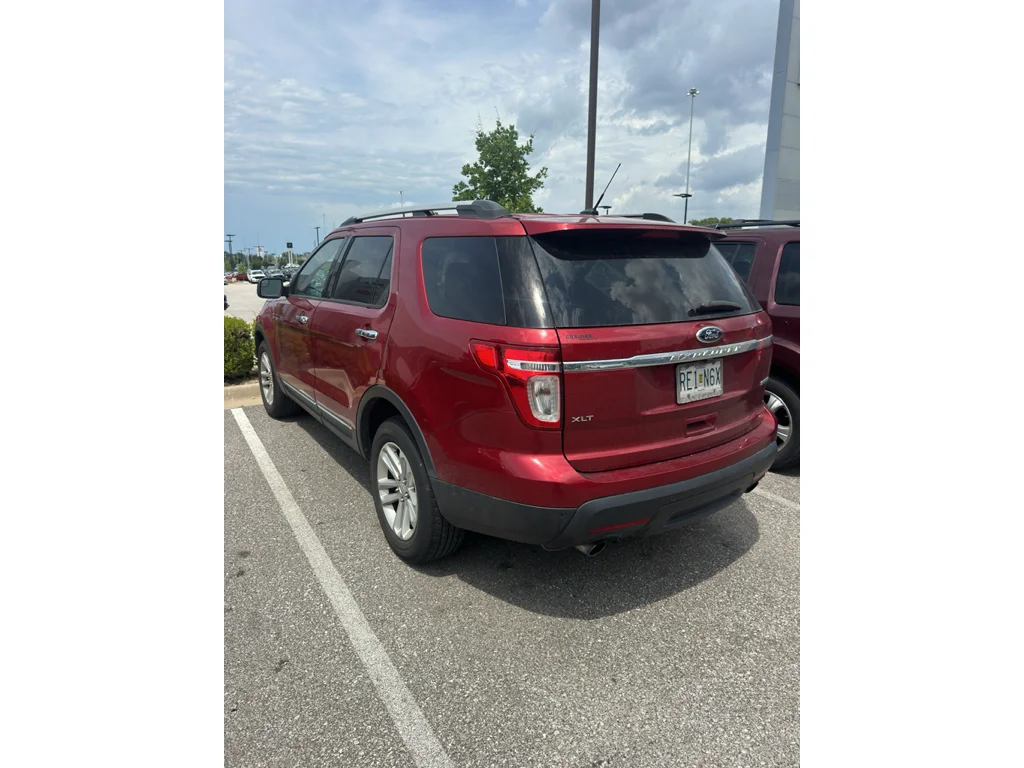 Used 2014 Ruby Red Metallic Tinted Clearcoat Ford XLT image 2