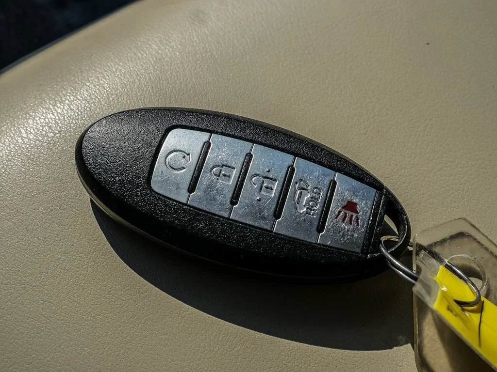 Used 2015 White INFINITI NA image 40