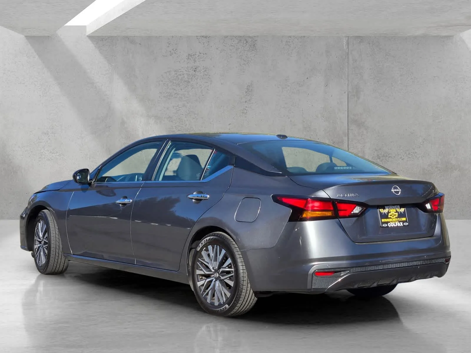 Used 2024  Nissan 2.5 SV image 6