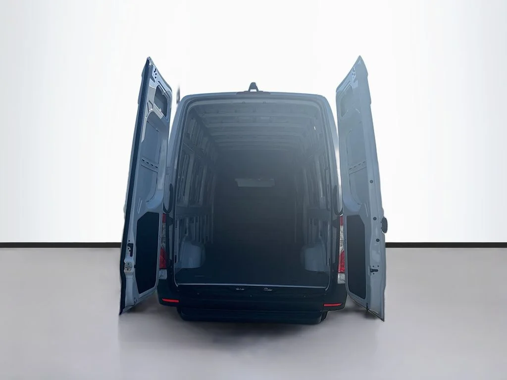 New 2025  Mercedes-Benz Cargo 170 WB image 9