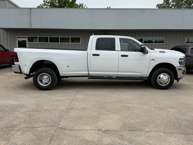 New 2026 Bright White Clear-Coat Exterior Paint RAM Tradesman image 2