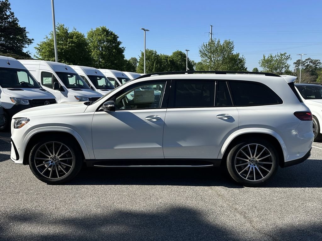 New 2026 MANUFAKTUR Moonlight White Metallic Mercedes-Benz GLS 450 image 5