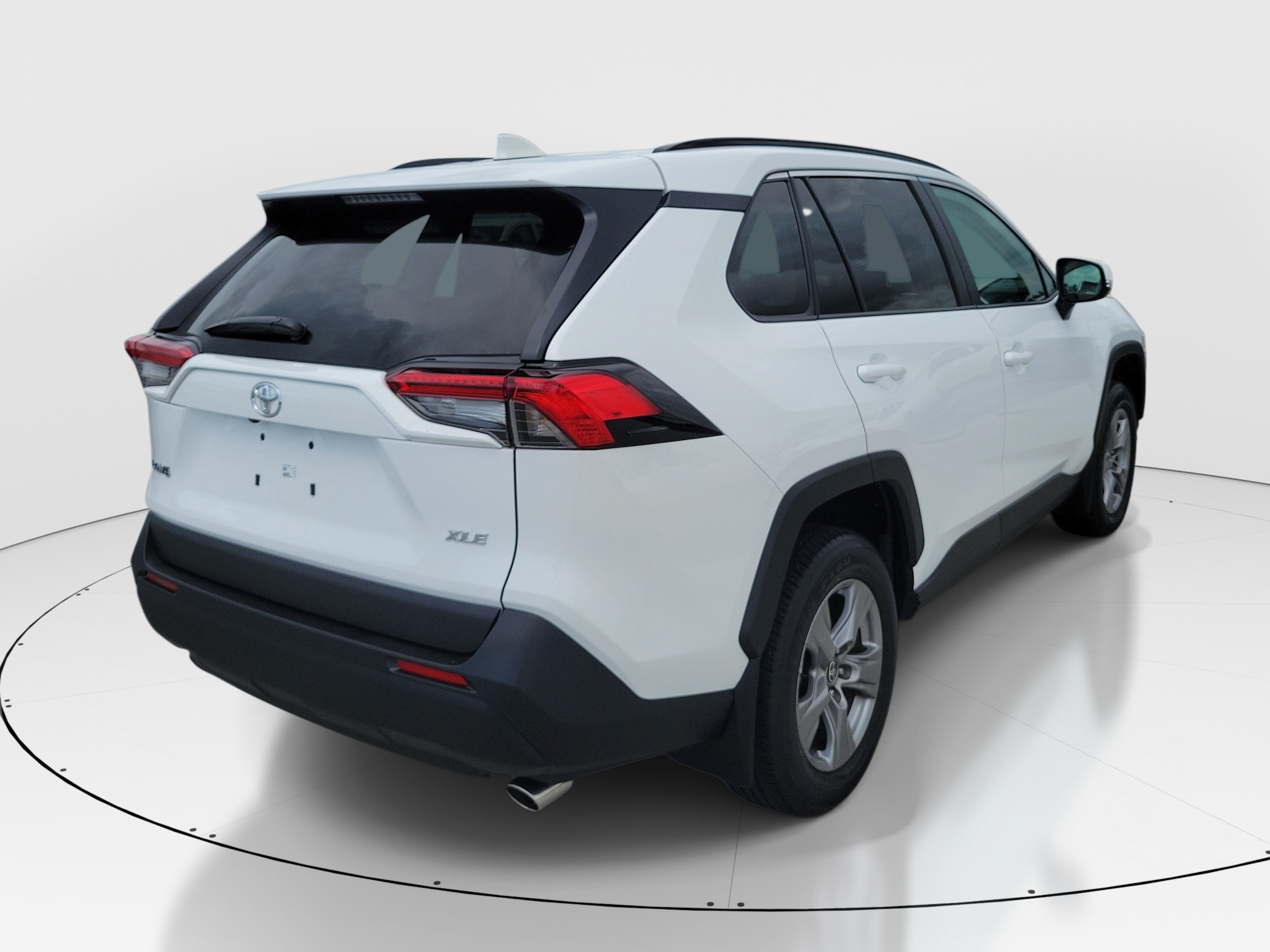 Used 2025 Ice Toyota XLE image 6