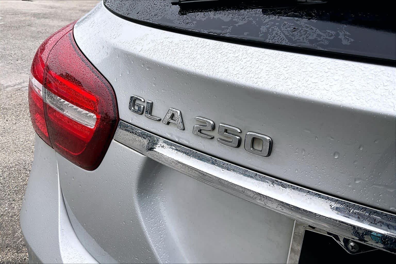 Used 2018 Polar Silver Metallic Mercedes-Benz GLA 250 image 10