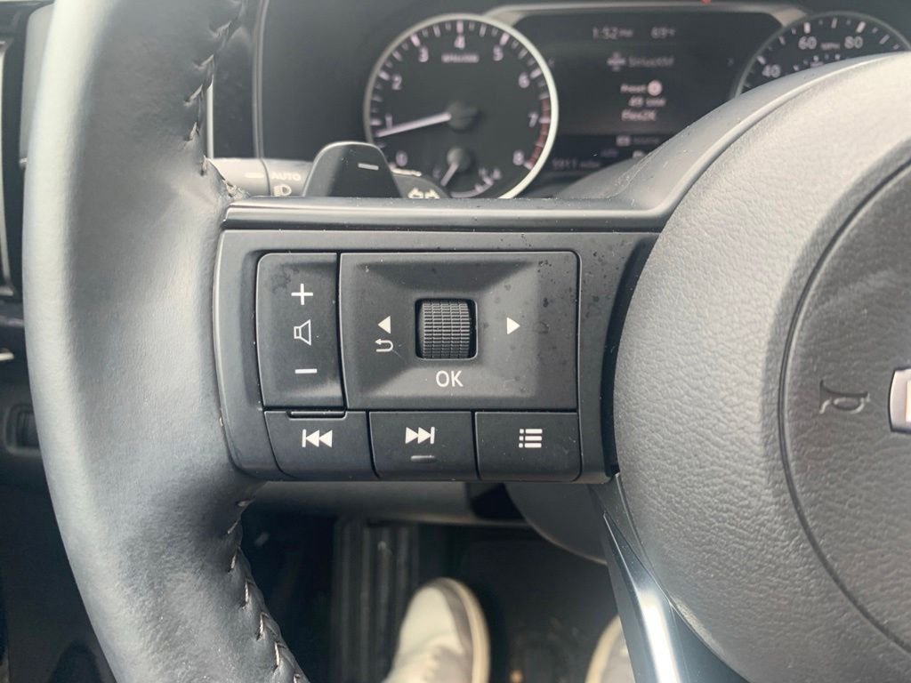 Used 2025 White Nissan SV image 20