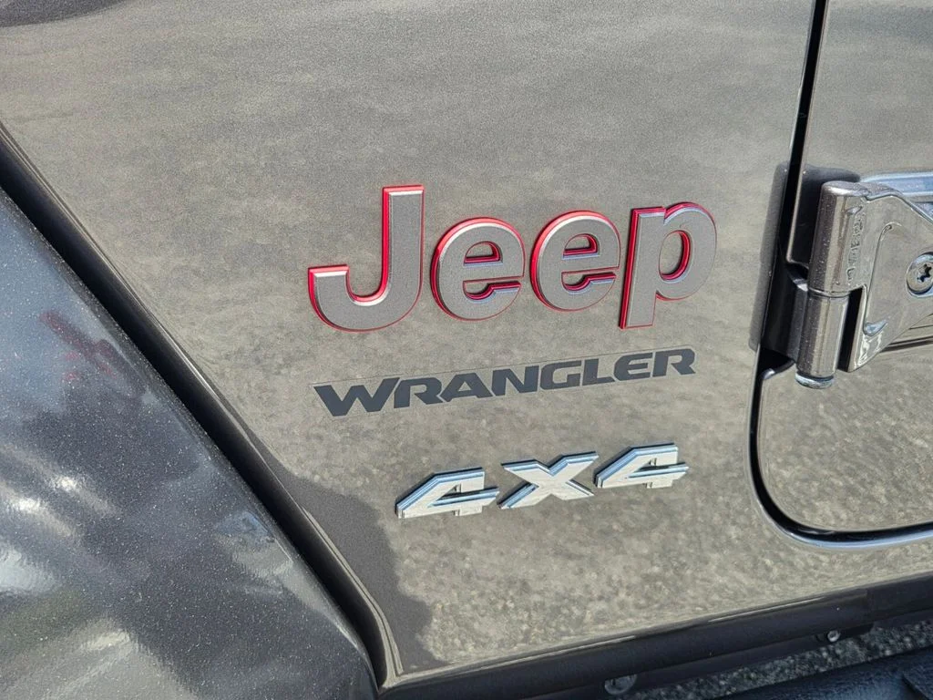 Used 2022 Gray Jeep Rubicon image 11