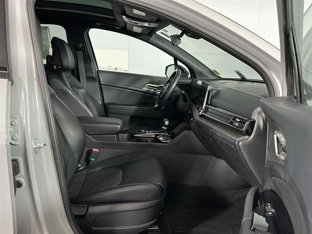 Used 2024 Wolf Gray Kia X-Line image 28