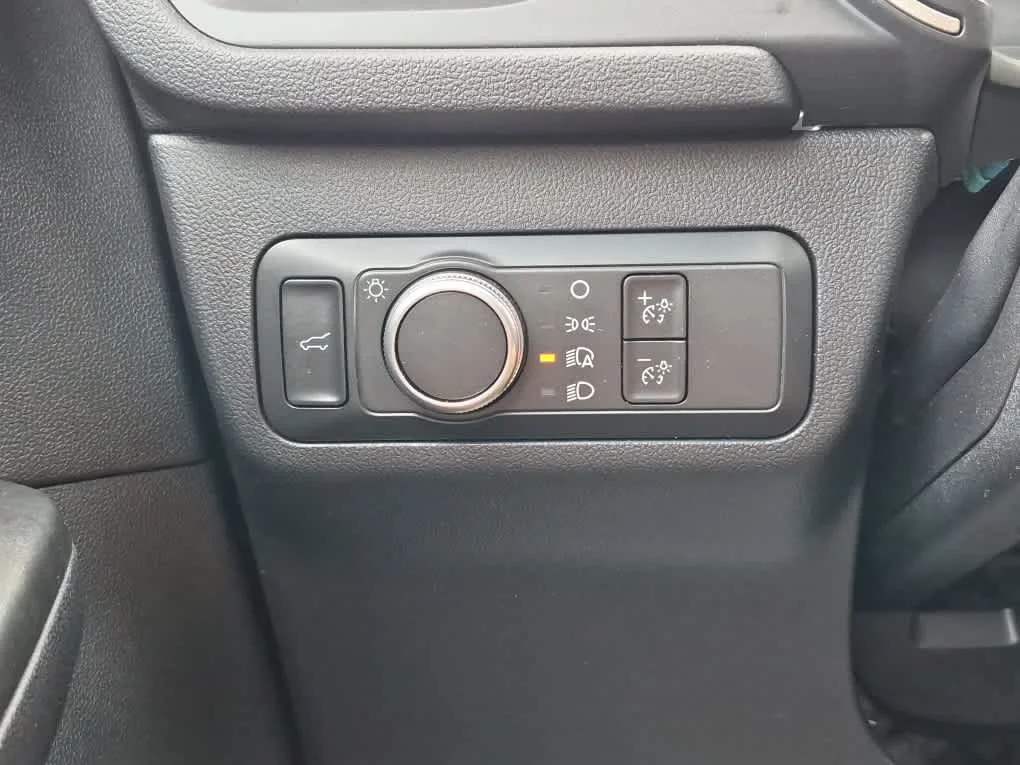 Used 2022 Agate Black Ford SE image 18