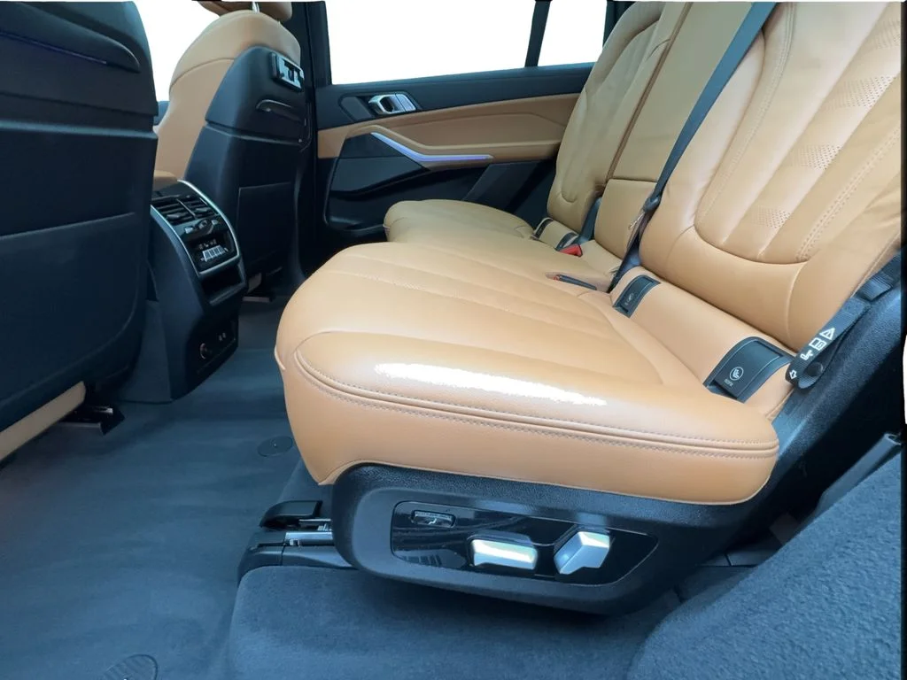 Used 2022 Gray BMW M50i image 27