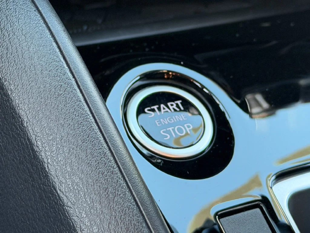2025 Nissan Versa Sedan SR - Photo 39